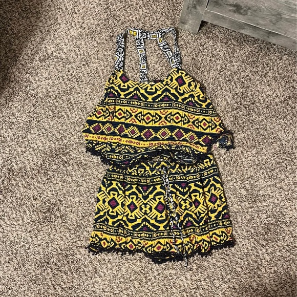 Two piece small set - Picture 5 of 5